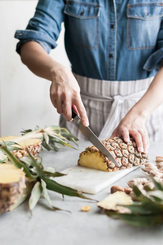 Simple Ways to Add Pineapple Into Your Detox Plan